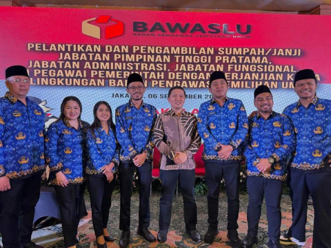 Foto Bersama dengan Kepala Sekretariat Bawaslu Provinsi Sulut